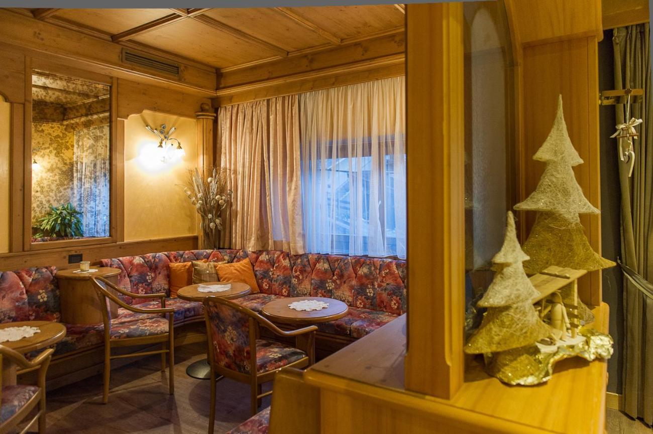 Hotel Italia Castello-Molina di Fiemme Exterior photo
